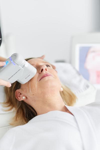 Niet-chirurgische facelift met HIFU