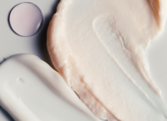 Skinimalisme in 2026: moet u uw huidverzorgingsroutine echt vereenvoudigen?